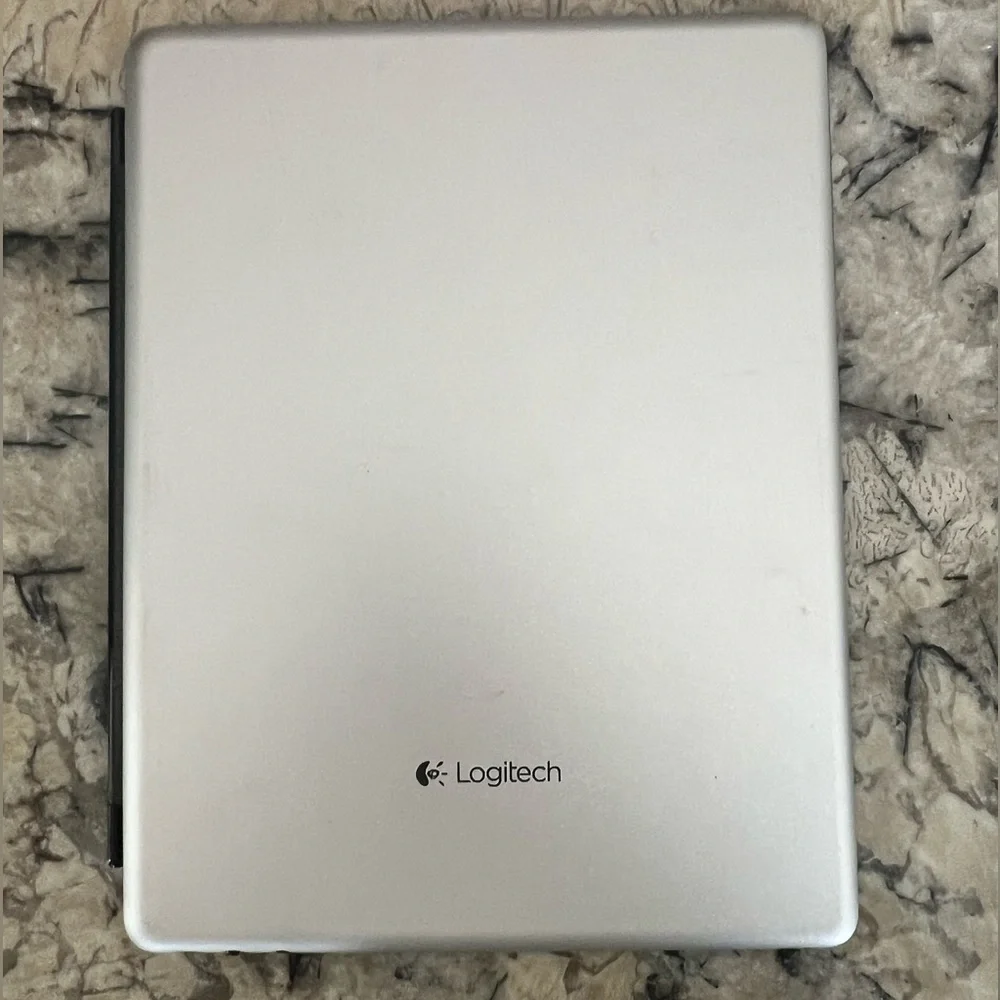 Logitech Ultrathin Keyboard Cover